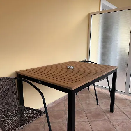 Toms Place Apartment