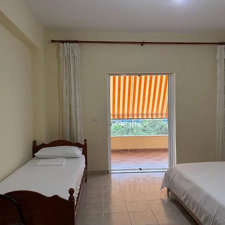 Toms Place * Himarë